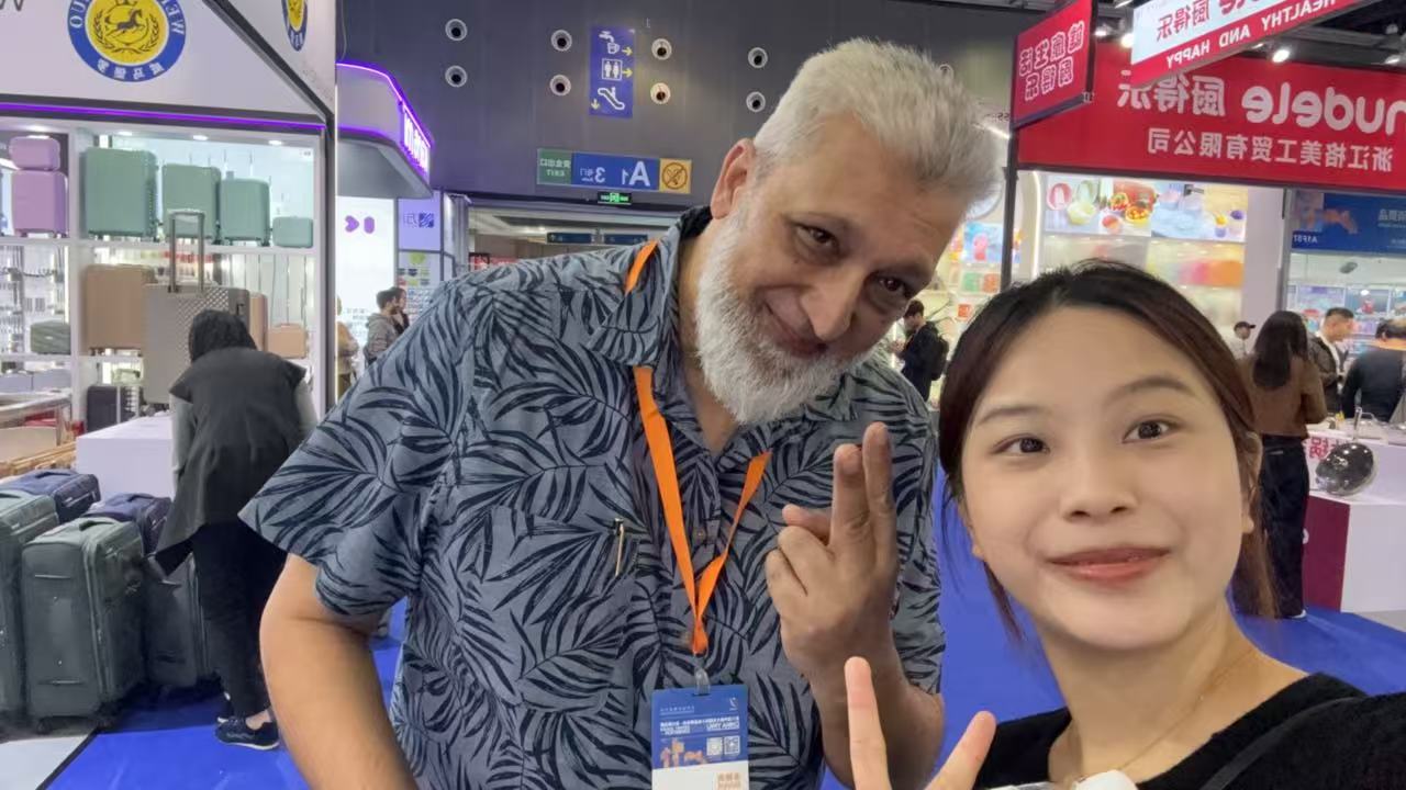 Lucky Orange working with a client on sourcing support